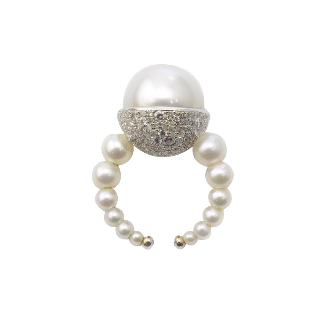 Gradating Pearl Ring